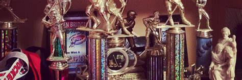 The Trophy Mom (@TheTrophyMom) .